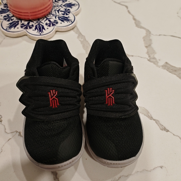 2/55 Nike Kyrie 5 (TD) University Red/Black Toddler - Picture 1 of 14